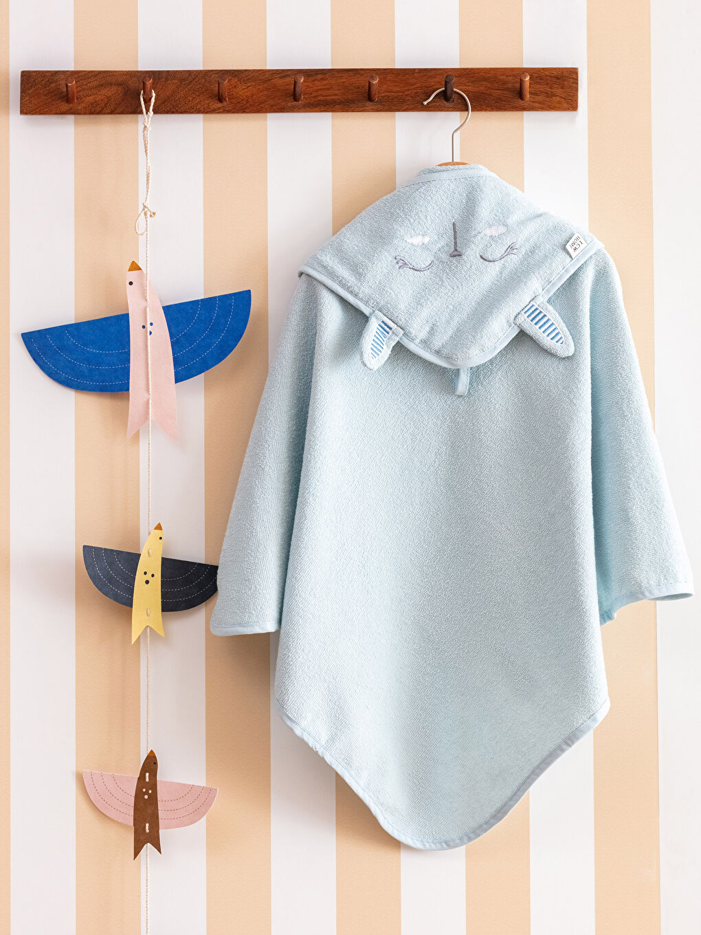 Serviette de bain bébé en coton brodé 75x75 cm