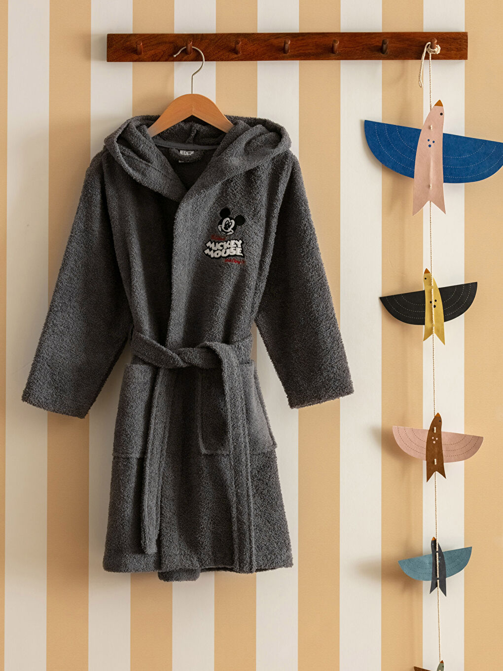 Gri Kapüşonlu Mickey Mouse Nakışlı Erkek Bebek Bornoz