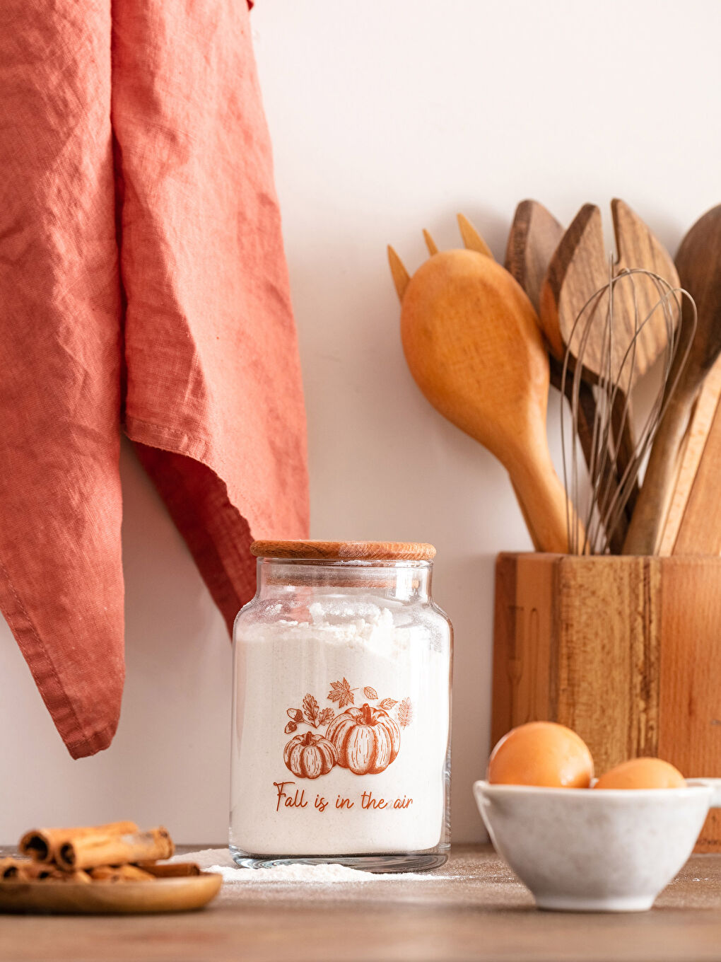 برطمان زجاج مطبوع بغطاء خشب 890 مل