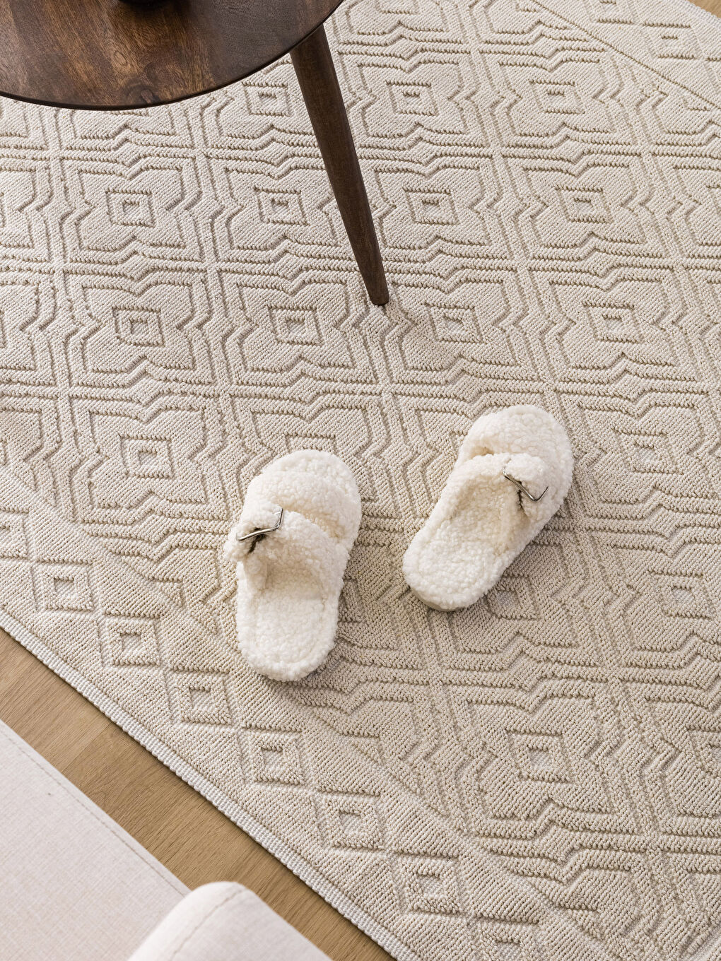 Ekru Çift Bantlı Pelüş Kadın Ev Terliği-1