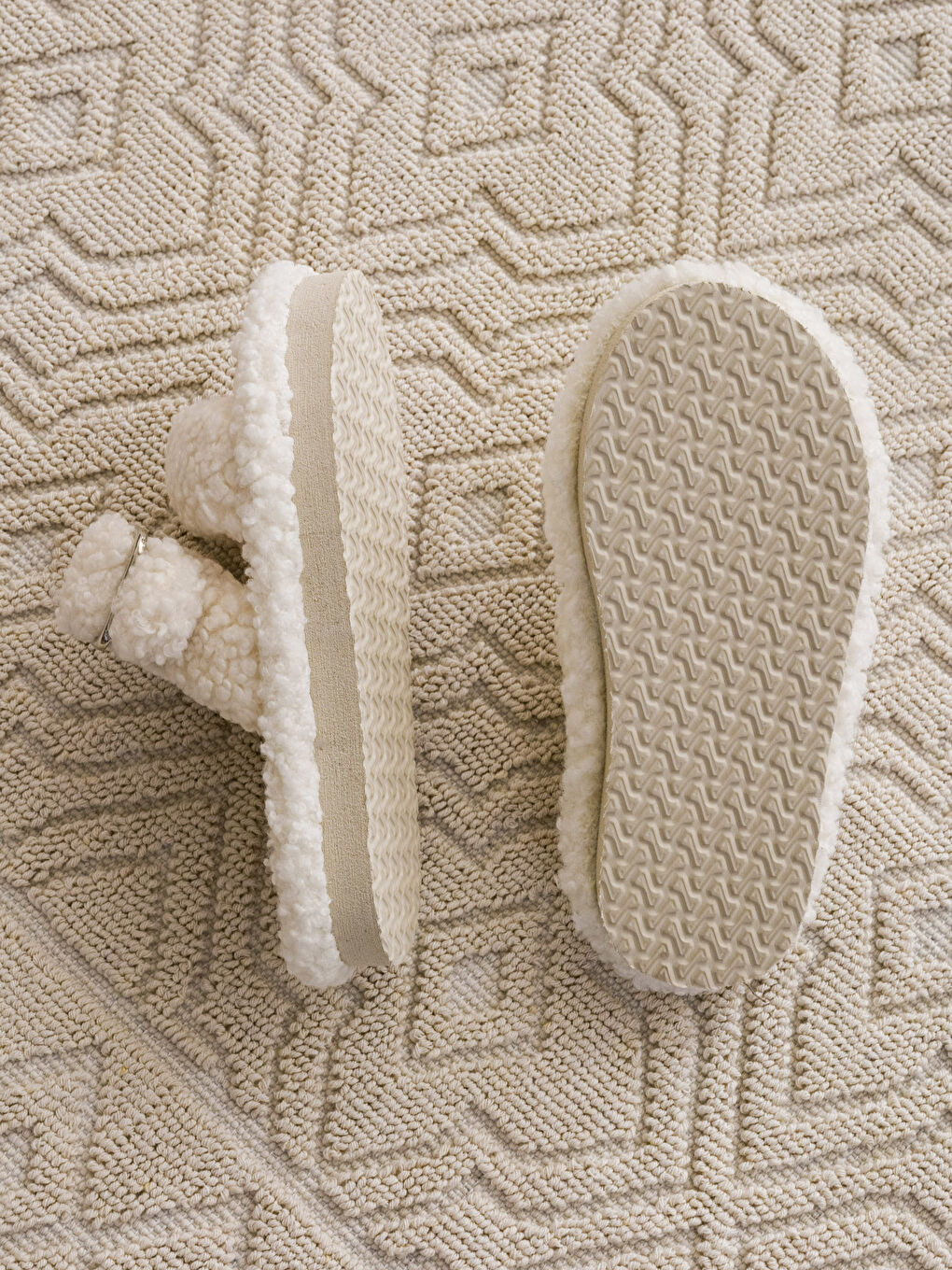 Ekru Çift Bantlı Pelüş Kadın Ev Terliği-3