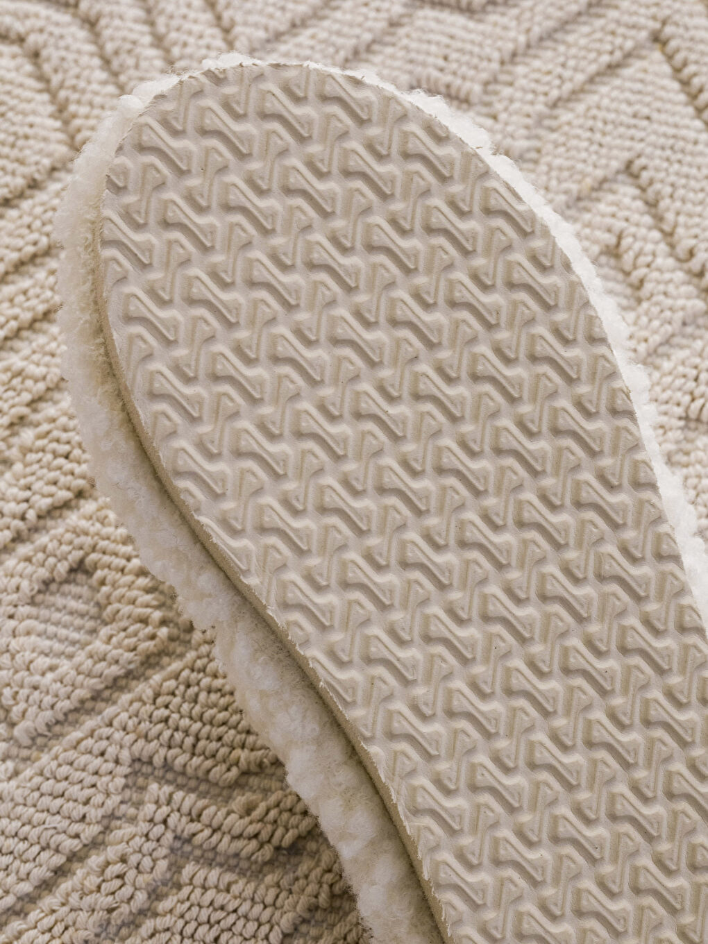 Ekru Çift Bantlı Pelüş Kadın Ev Terliği-4