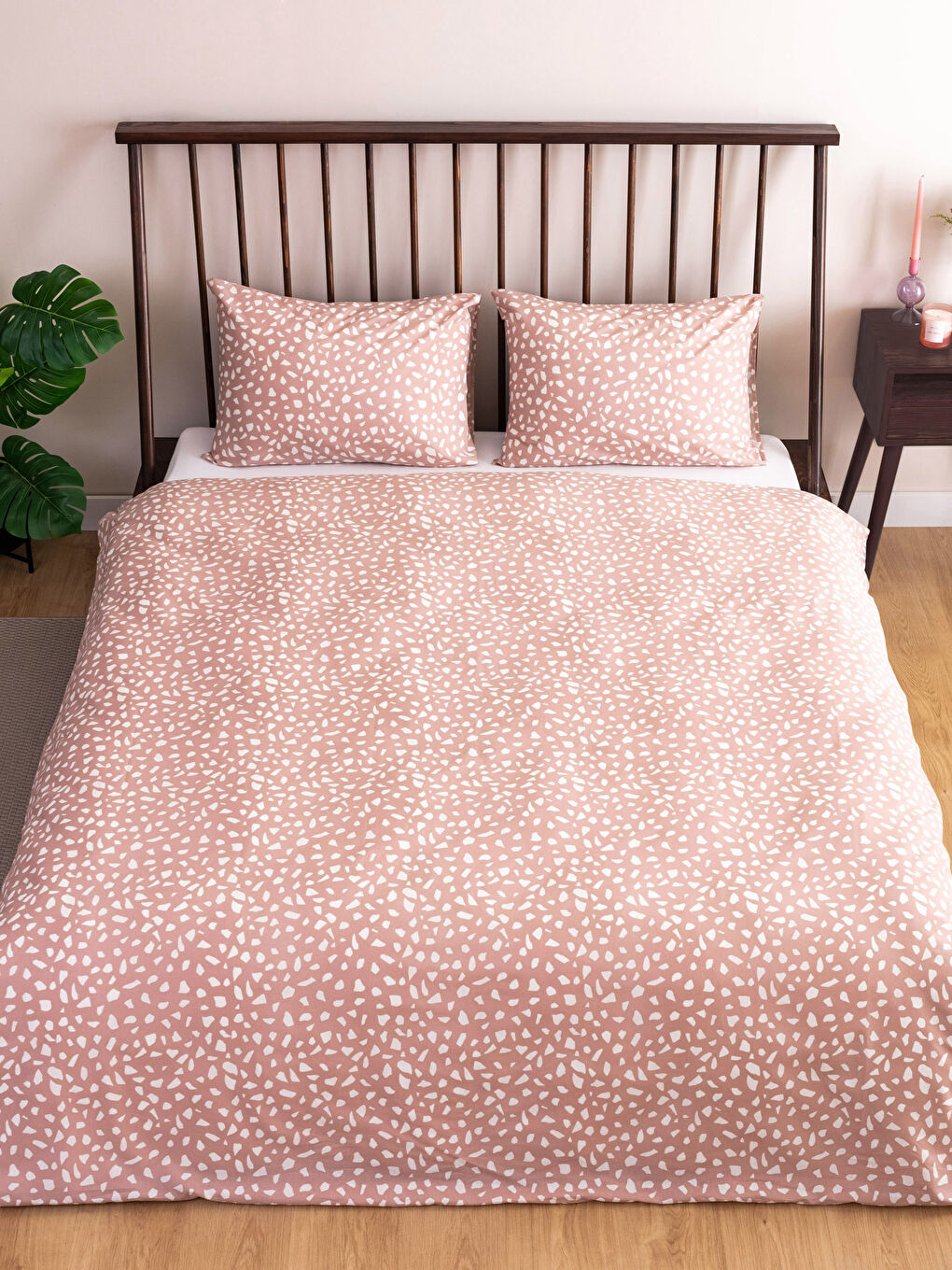 Pembe Desenli Çift Kişilik Nevresim Seti-1