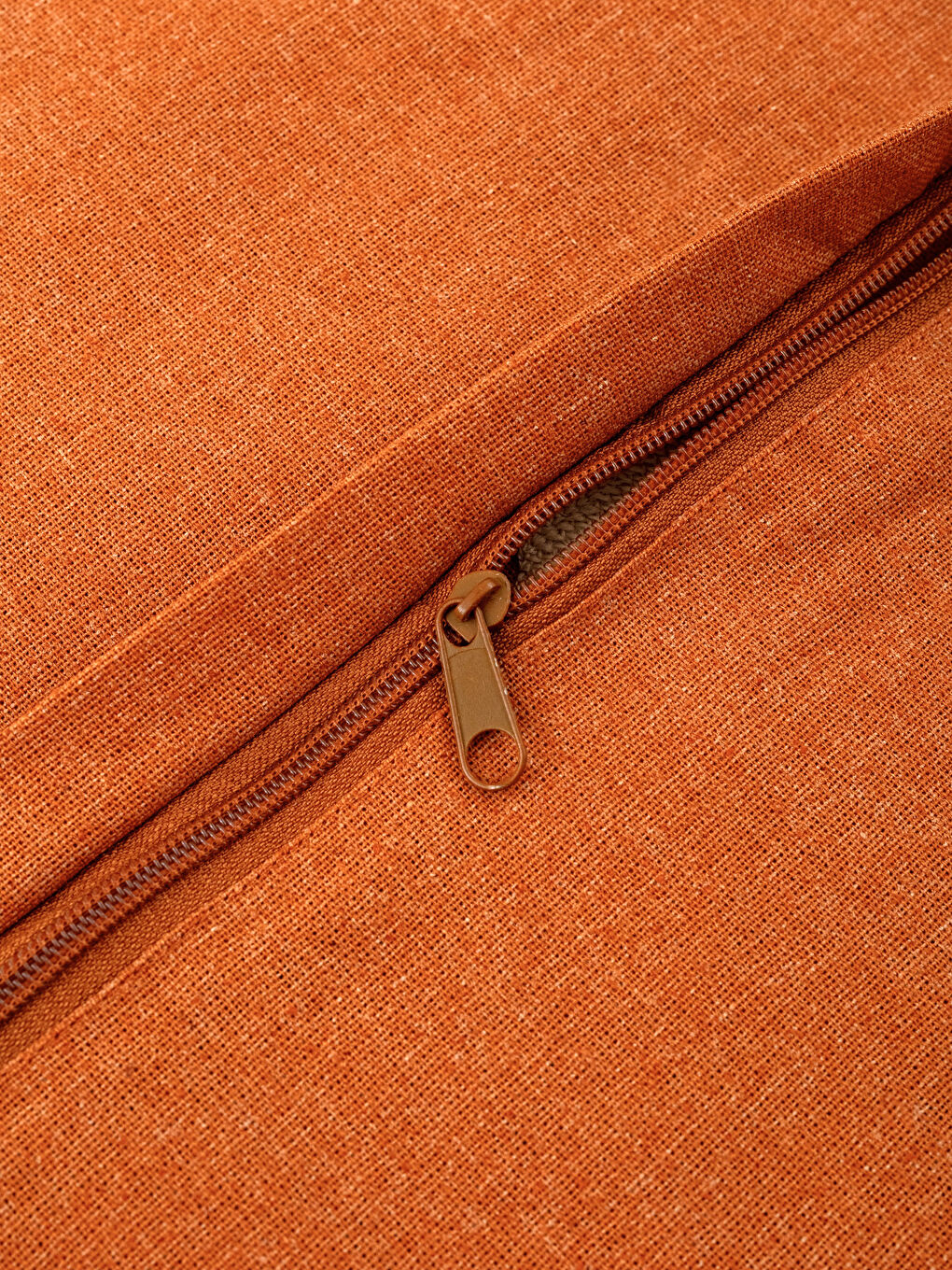 Kahverengi Nakışlı Püskül Detaylı Kırlent Kılıfı 45x45 cm-3