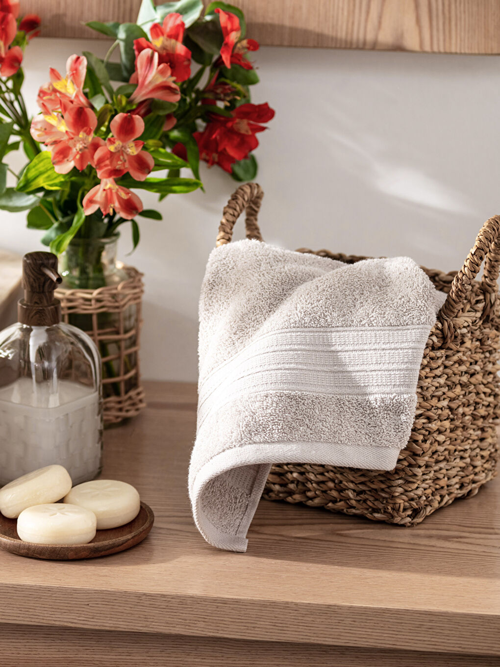 منشفة وجه قطنية سادة 50×80 سم