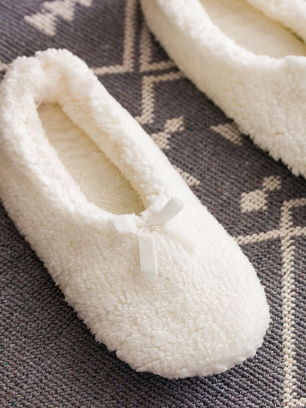 Ekru Kadın Pelüş Ev Terliği-2