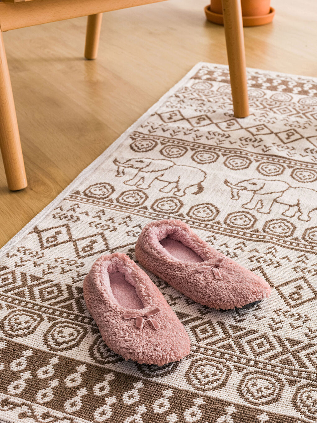 Pembe Kadın Pelüş Ev Terliği