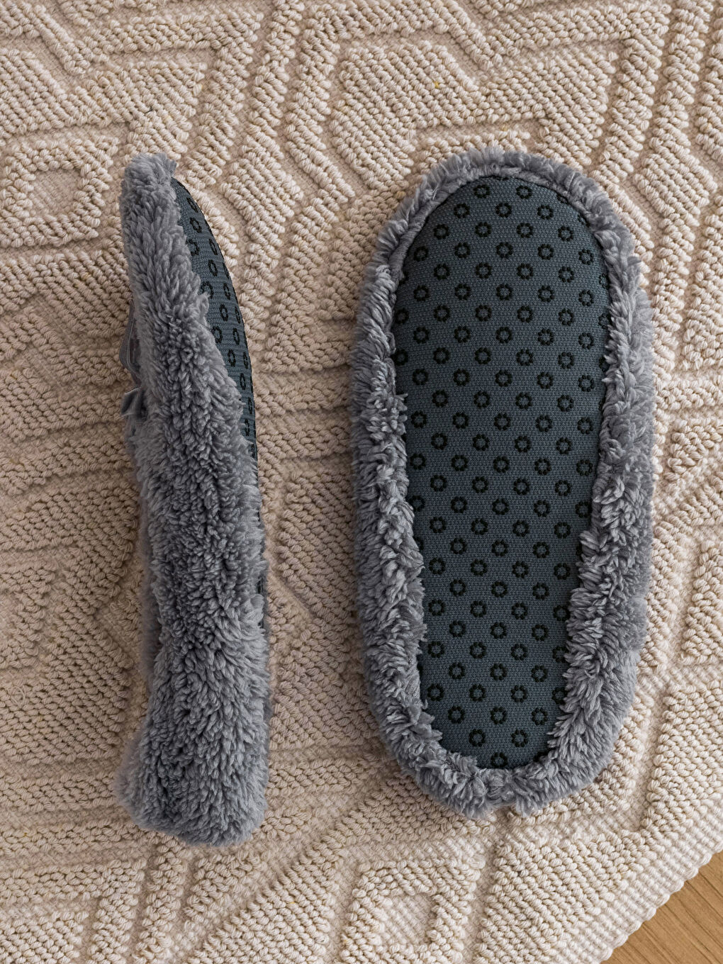 Gri Kadın Pelüş Ev Terliği-2