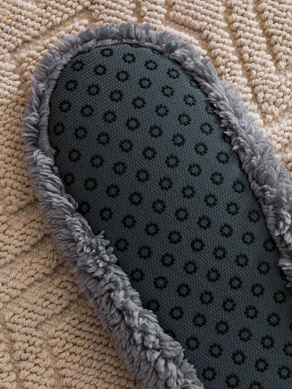 Gri Kadın Pelüş Ev Terliği-3