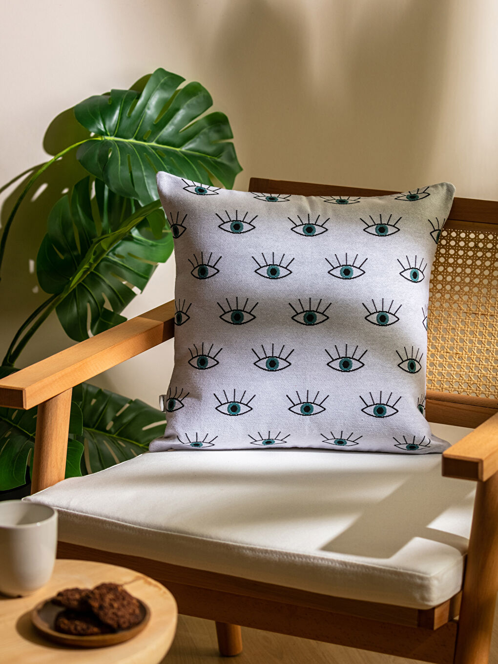 LCW HOME Eye Embroidered Cushion Cover 45x45 cm -W2FC50Z8-F9C