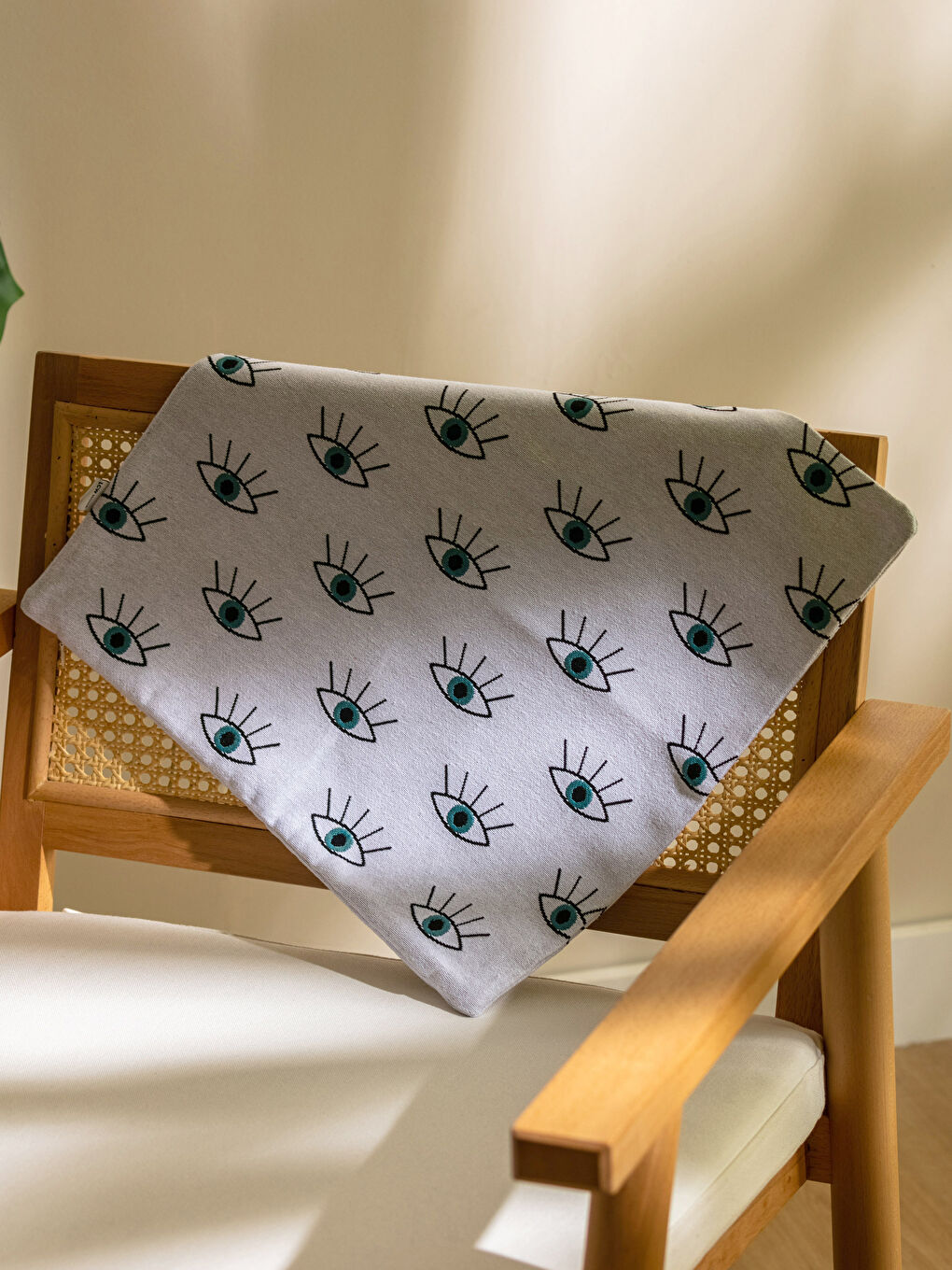 LCW HOME Eye Embroidered Cushion Cover 45x45 cm -W2FC50Z8-F9C