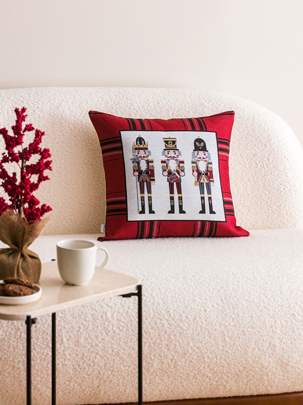 LCW HOME Nutcracker Patterned Tapestry Throw Pillow 45x45 Cm -W2FC55Z8-F9C