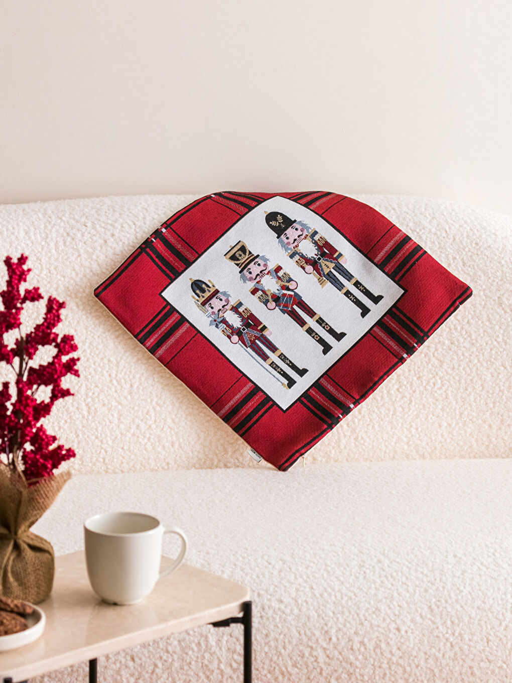 LCW HOME Nutcracker Patterned Tapestry Throw Pillow 45x45 Cm -W2FC55Z8-F9C