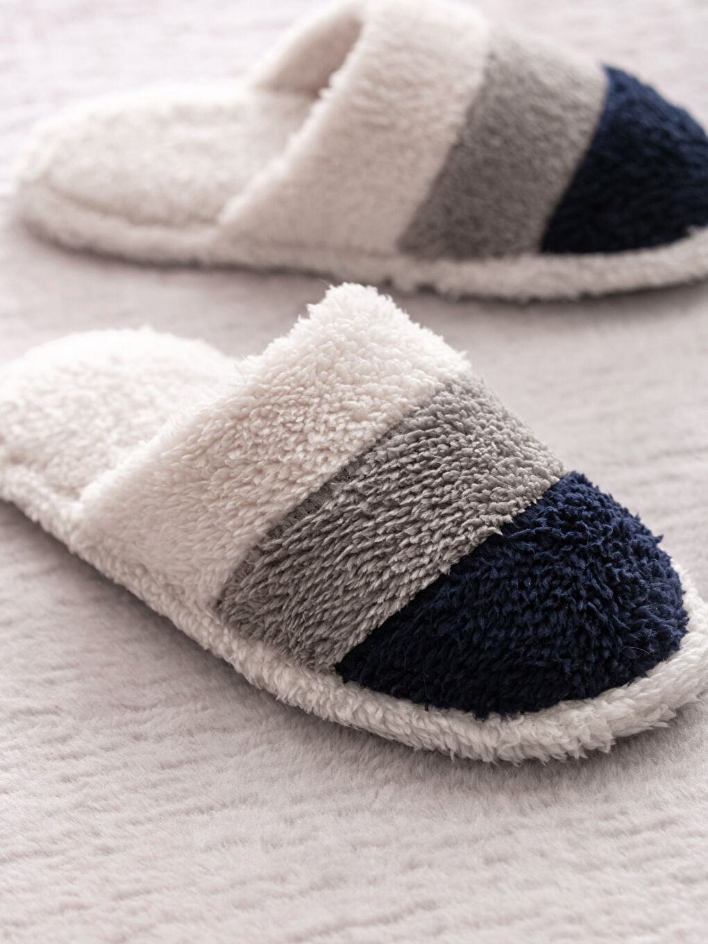 LCW HOME Closed Front Plush Women's House Slippers -W2FK09Z8-F9C
