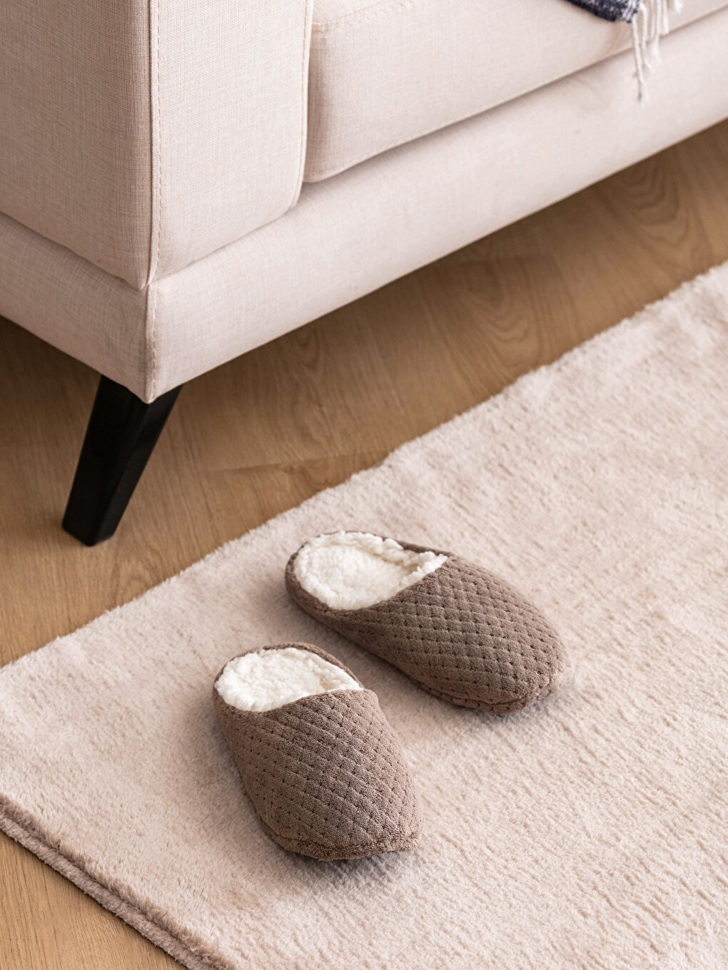 Kahverengi Kadın Ev Terliği