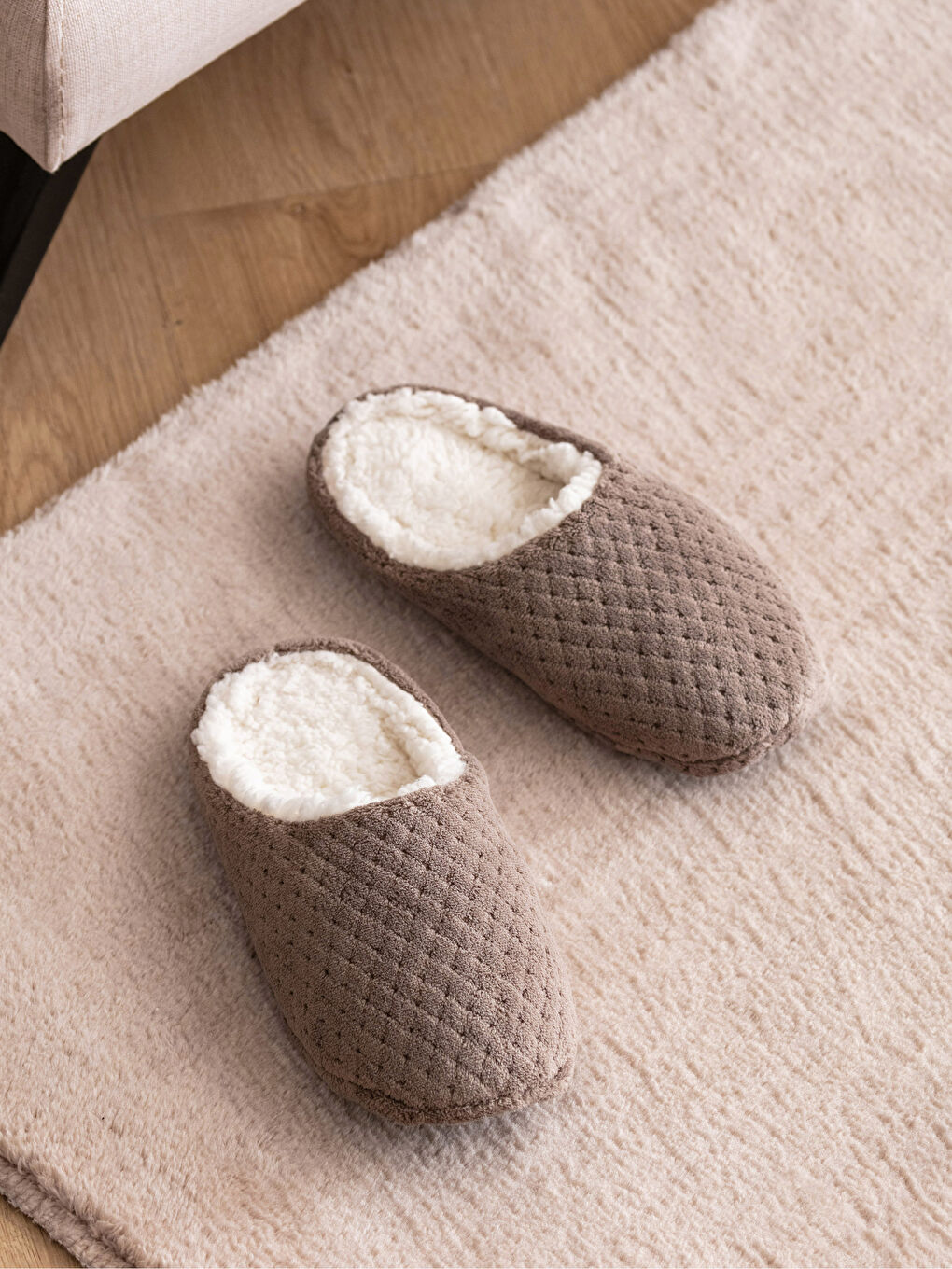 Kahverengi Kadın Ev Terliği-1