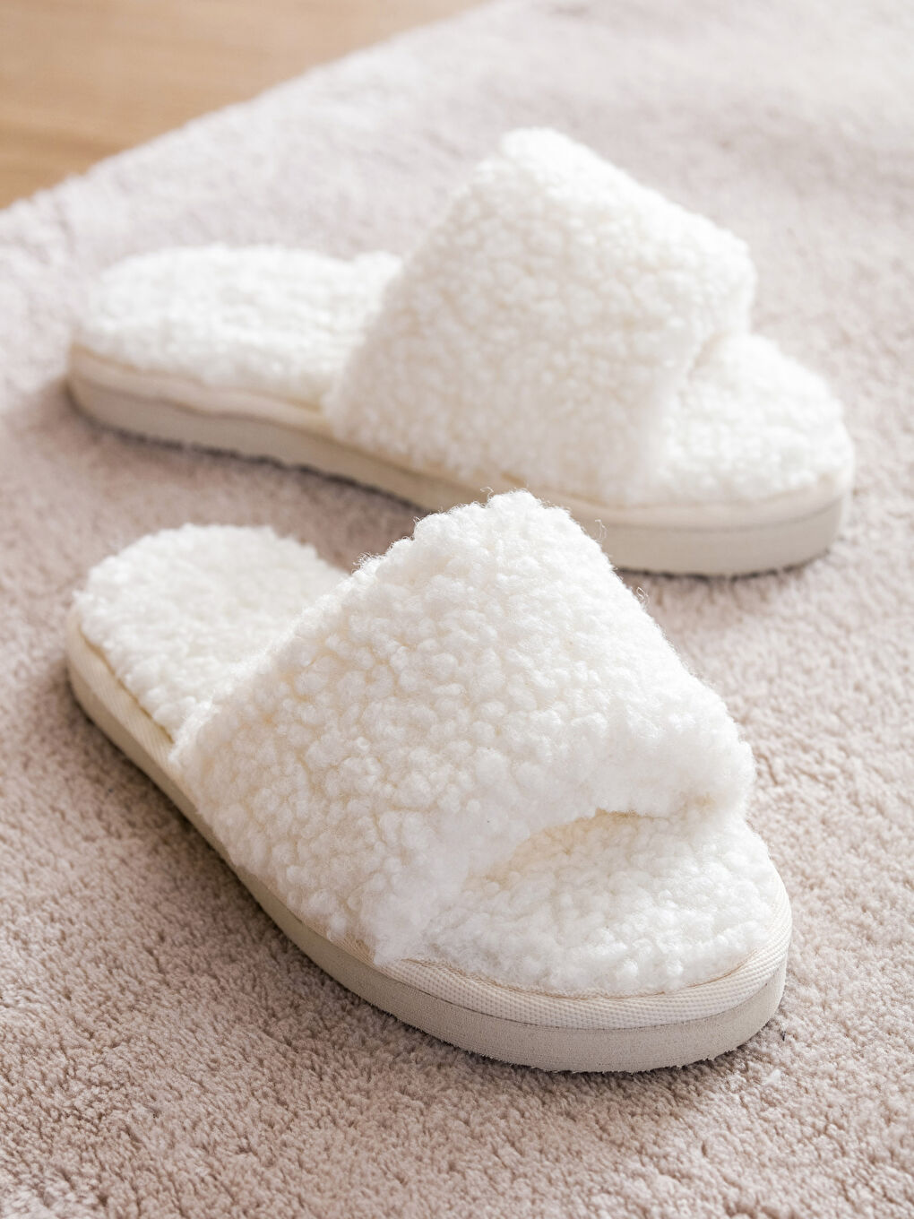 Ekru Kadın Pelüş Ev Terliği-1