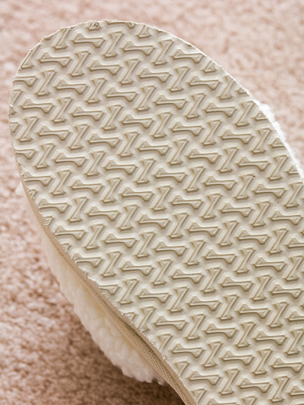 Ekru Kadın Pelüş Ev Terliği-3