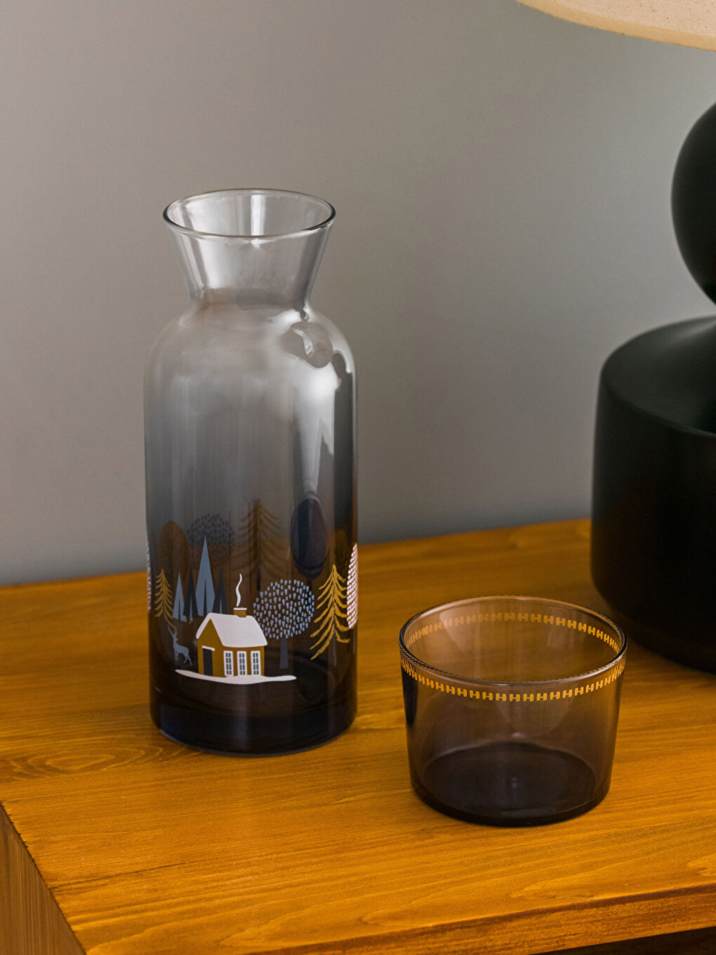 Lacivert Baskılı Bardak Kapaklı Cam Karaf Sürahi 700 ml-1