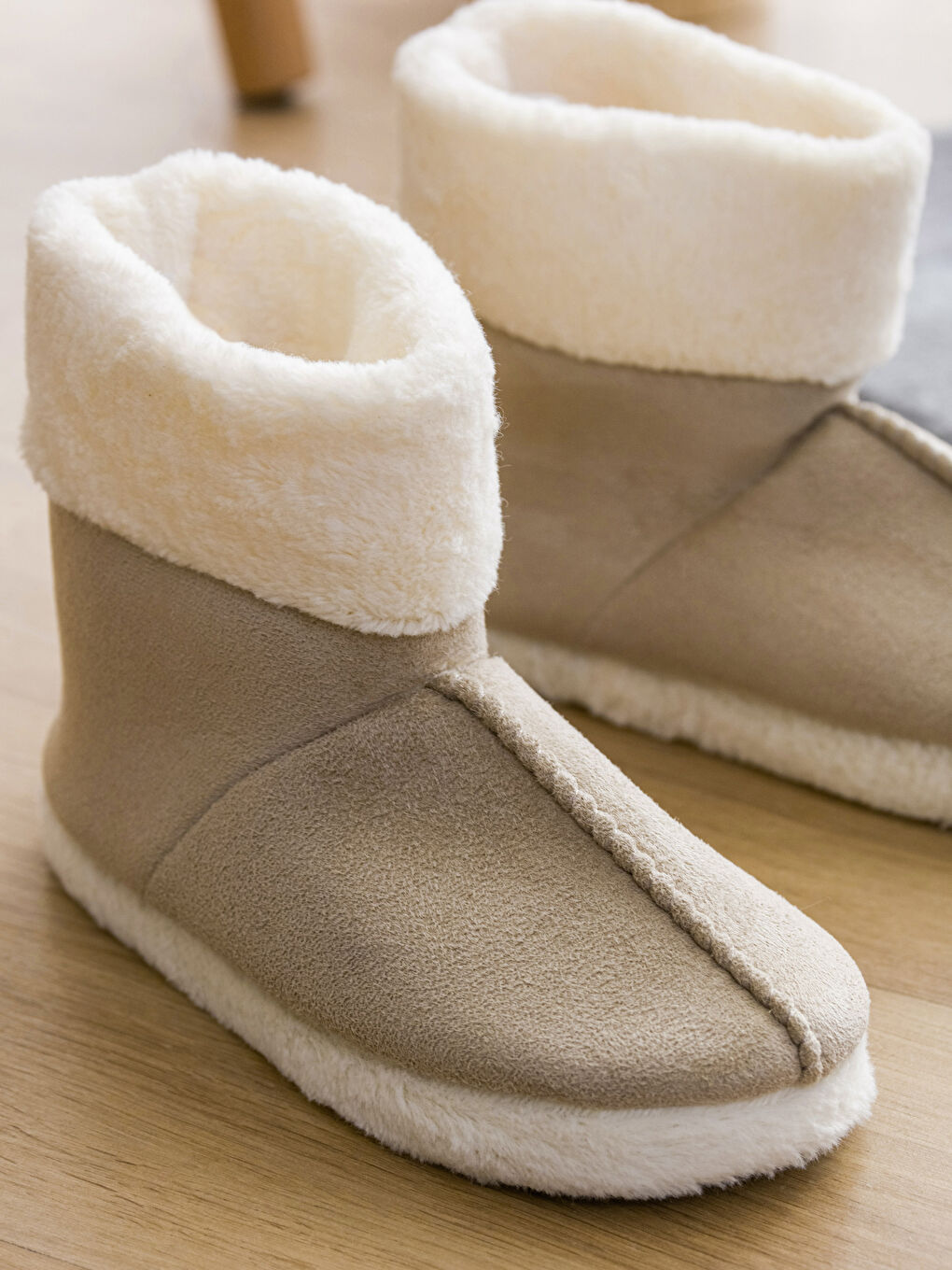 Bej Kadın Ev Botu-2