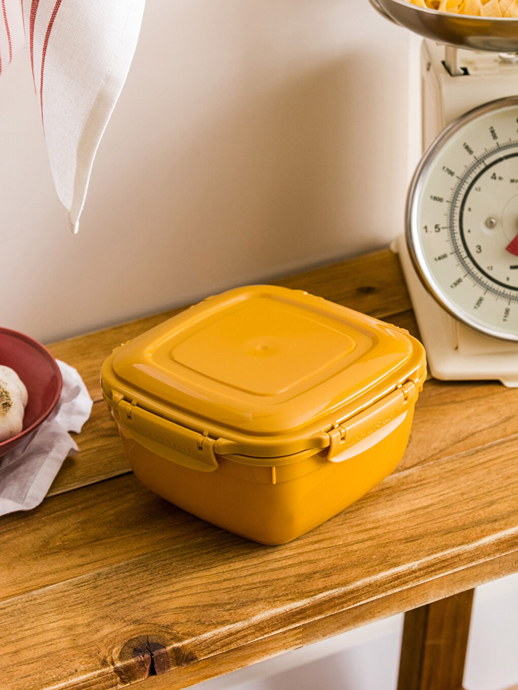 Sarı Kapaklı Saklama Kabı 1500 ml