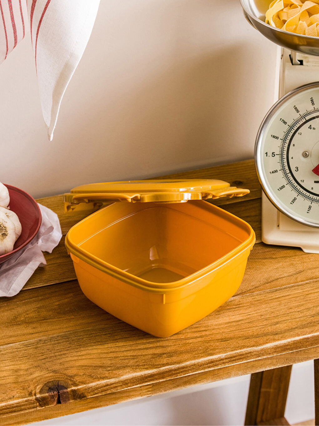 Sarı Kapaklı Saklama Kabı 1500 ml-1