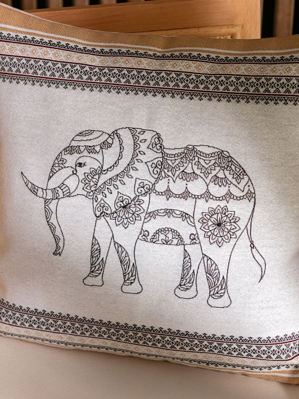 غطاء وسادة جاكار بنقشة الفيل 45x45 سم-2