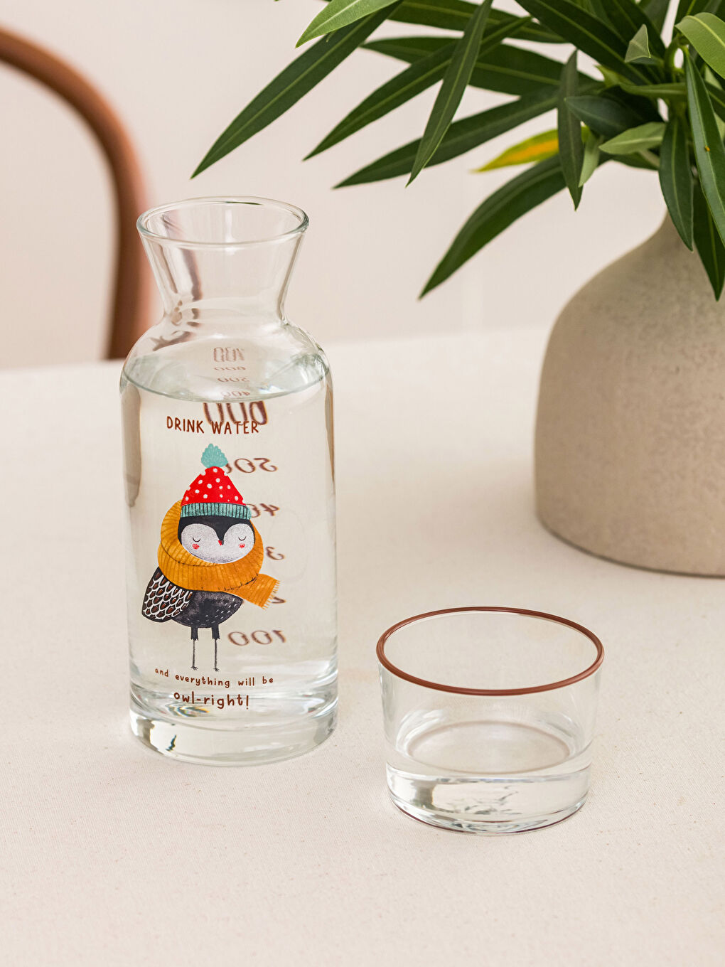 Karışık Baskılı Bardak Kapaklı Cam Karaf Sürahi 700 ml