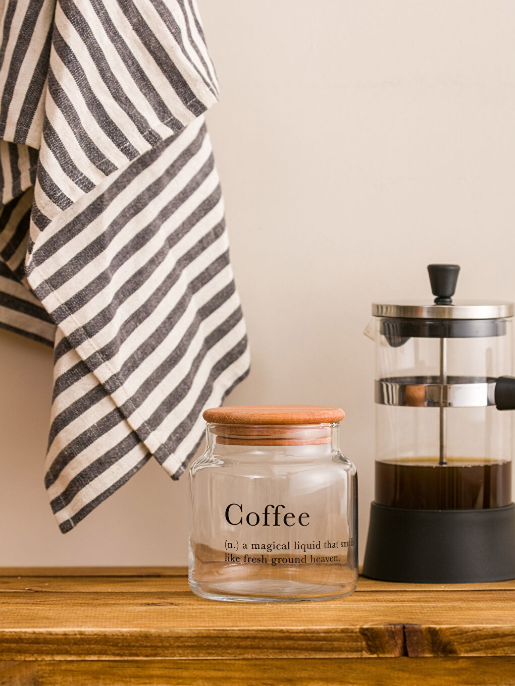 Siyah Ahşap Kapaklı Baskılı Cam Kavanoz 635 ml