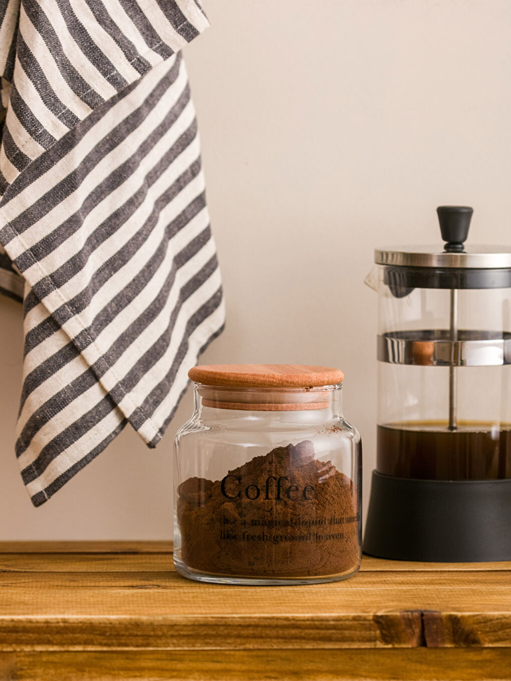 Siyah Ahşap Kapaklı Baskılı Cam Kavanoz 635 ml-1