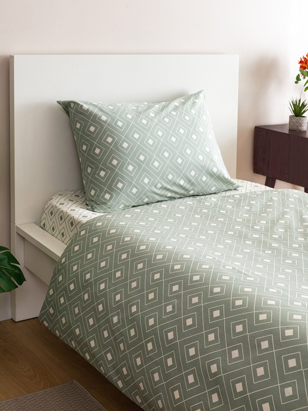 Geometric Patterned Single Duvet Cover Set