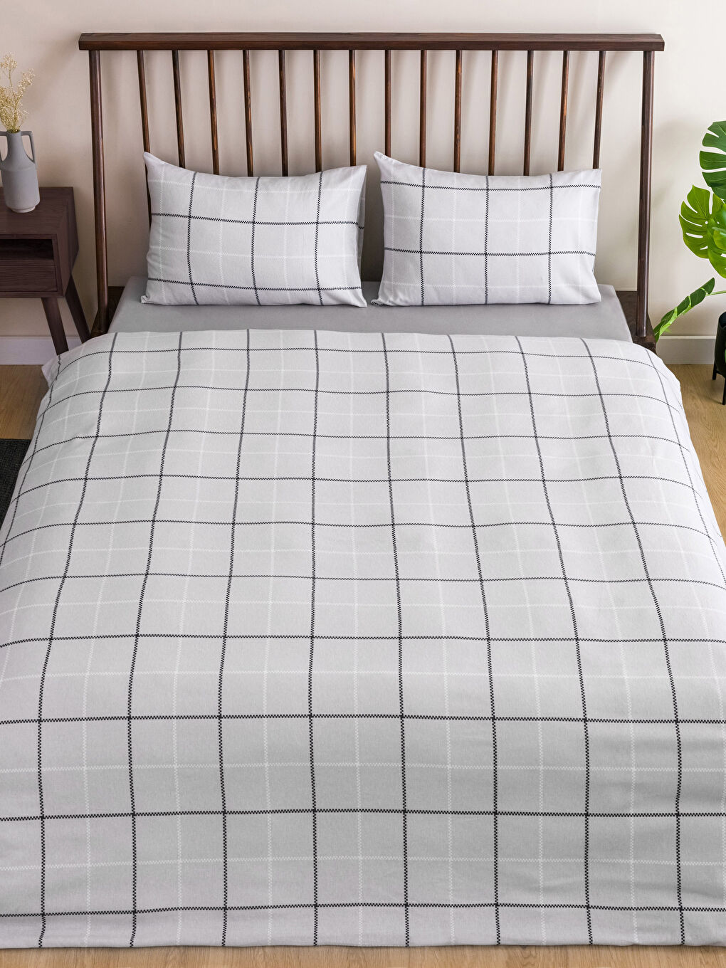 Karışık Desenli Pamuklu Çift Kişilik Nevresim Takımı-1