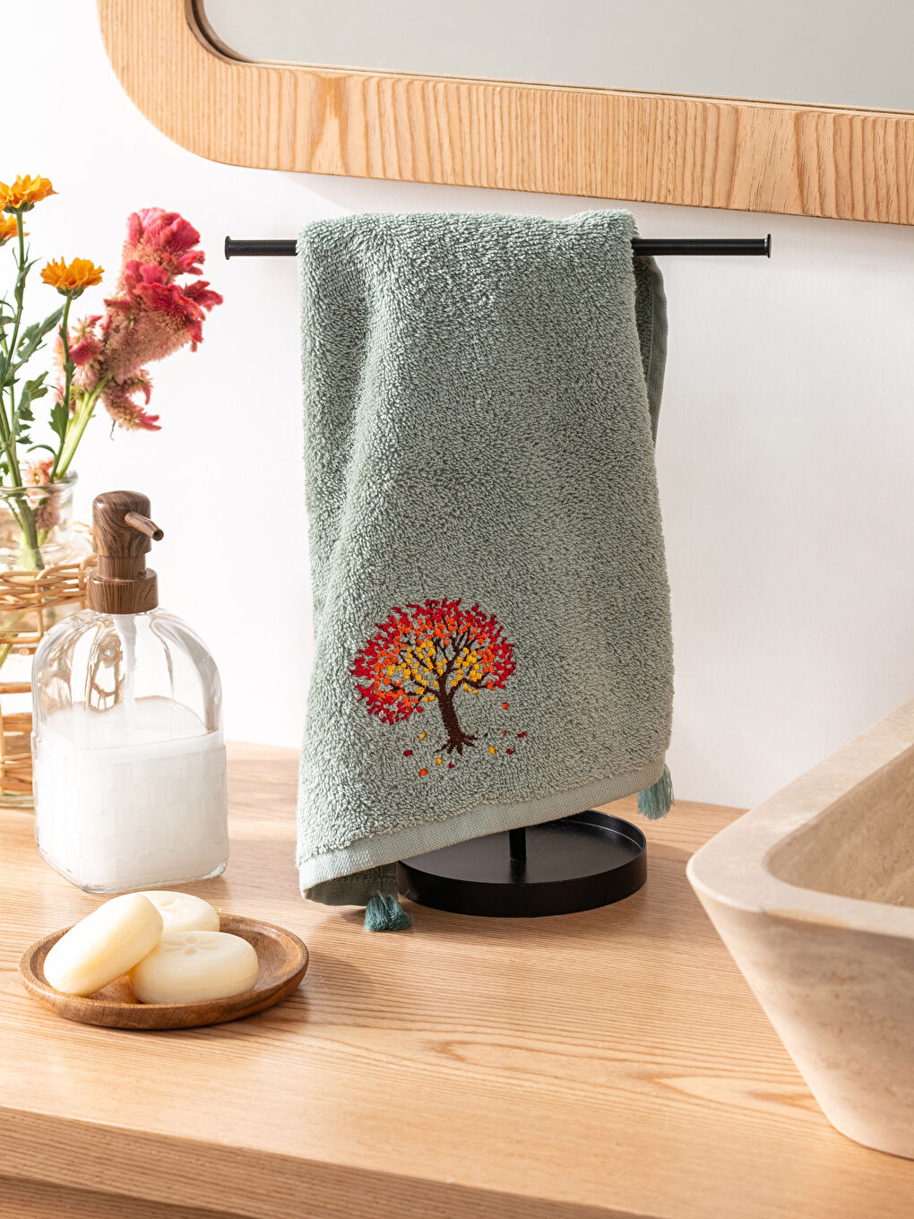 Embroidered Hand Towel 30x50 Cm-1