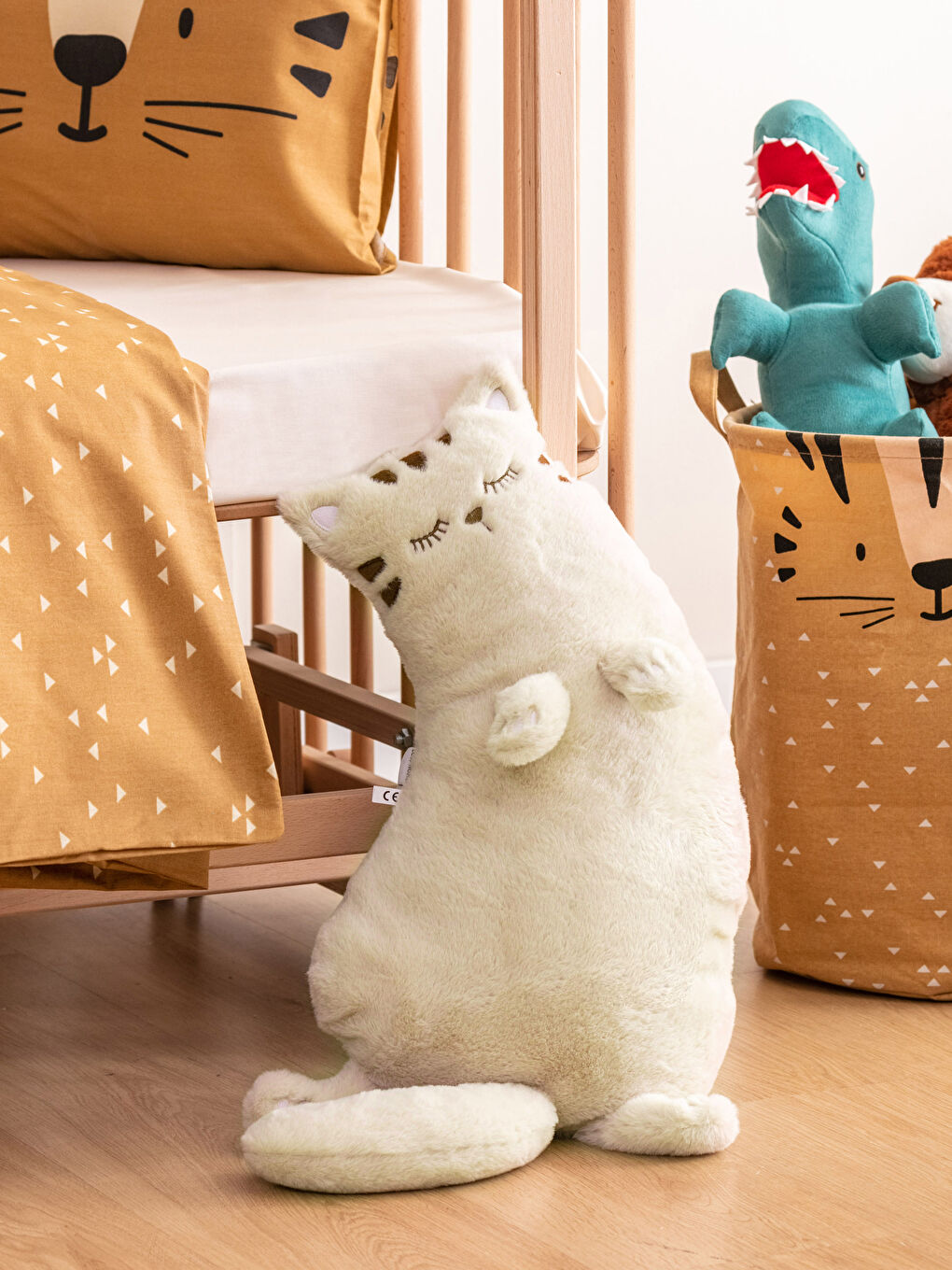 Bej Dolgulu Kedi Bebek Kırlent 55 cm