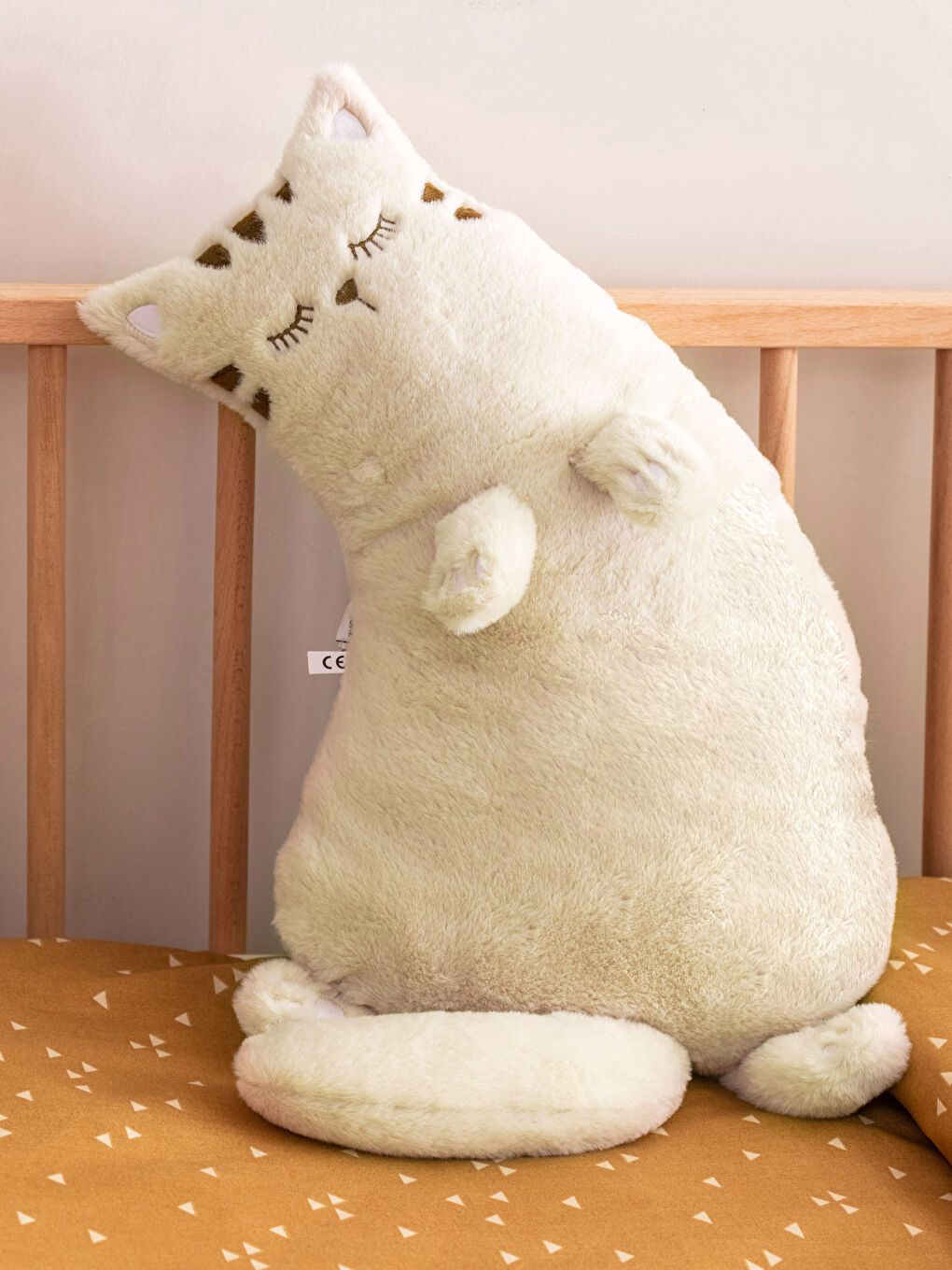 Bej Dolgulu Kedi Bebek Kırlent 55 cm-1