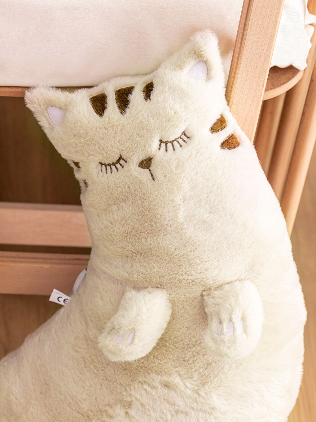 Bej Dolgulu Kedi Bebek Kırlent 55 cm-2