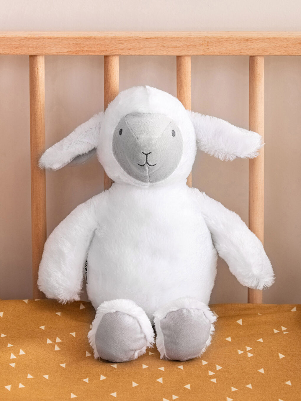 Beyaz Kuzu Figürlü Bebek Kırlent 40 cm-1