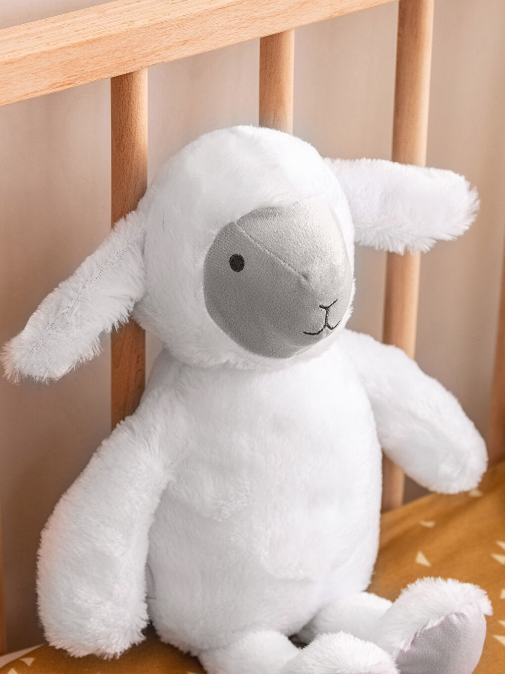 Beyaz Kuzu Figürlü Bebek Kırlent 40 cm-2