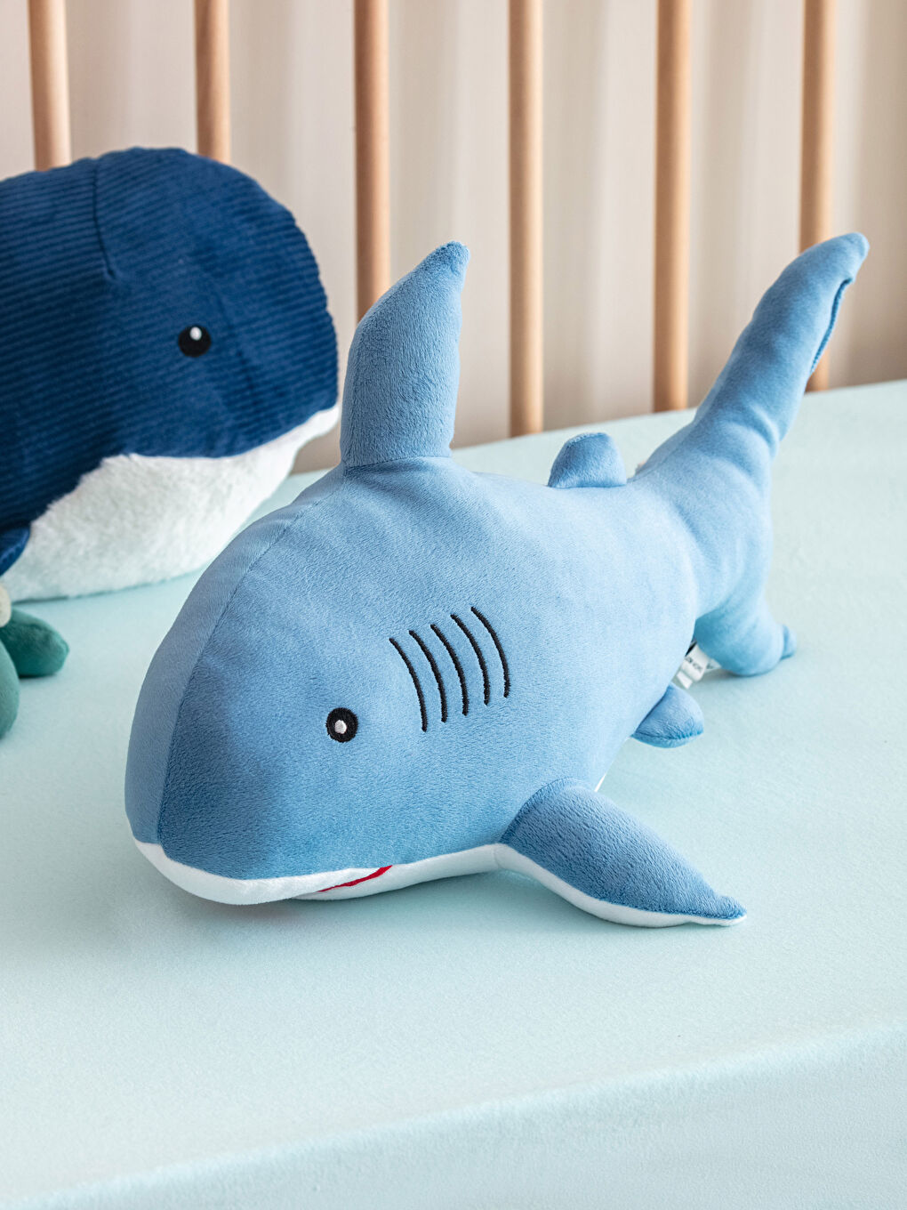 Mavi Köpek Balığı Pelüş Dolgulu Kırlent-1