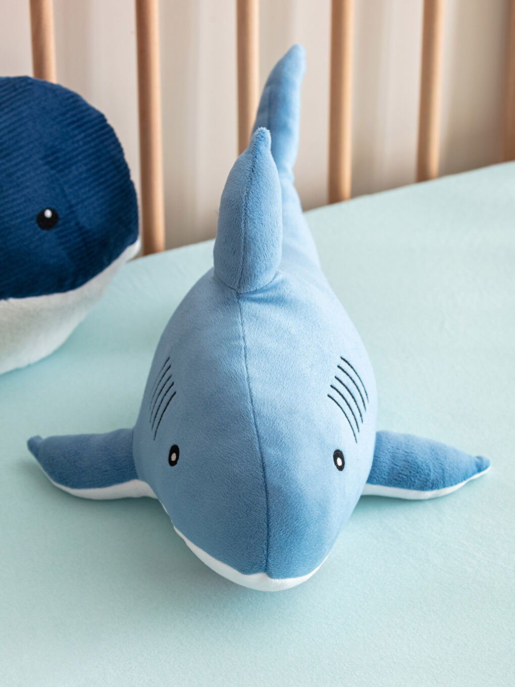 Mavi Köpek Balığı Pelüş Dolgulu Kırlent-2