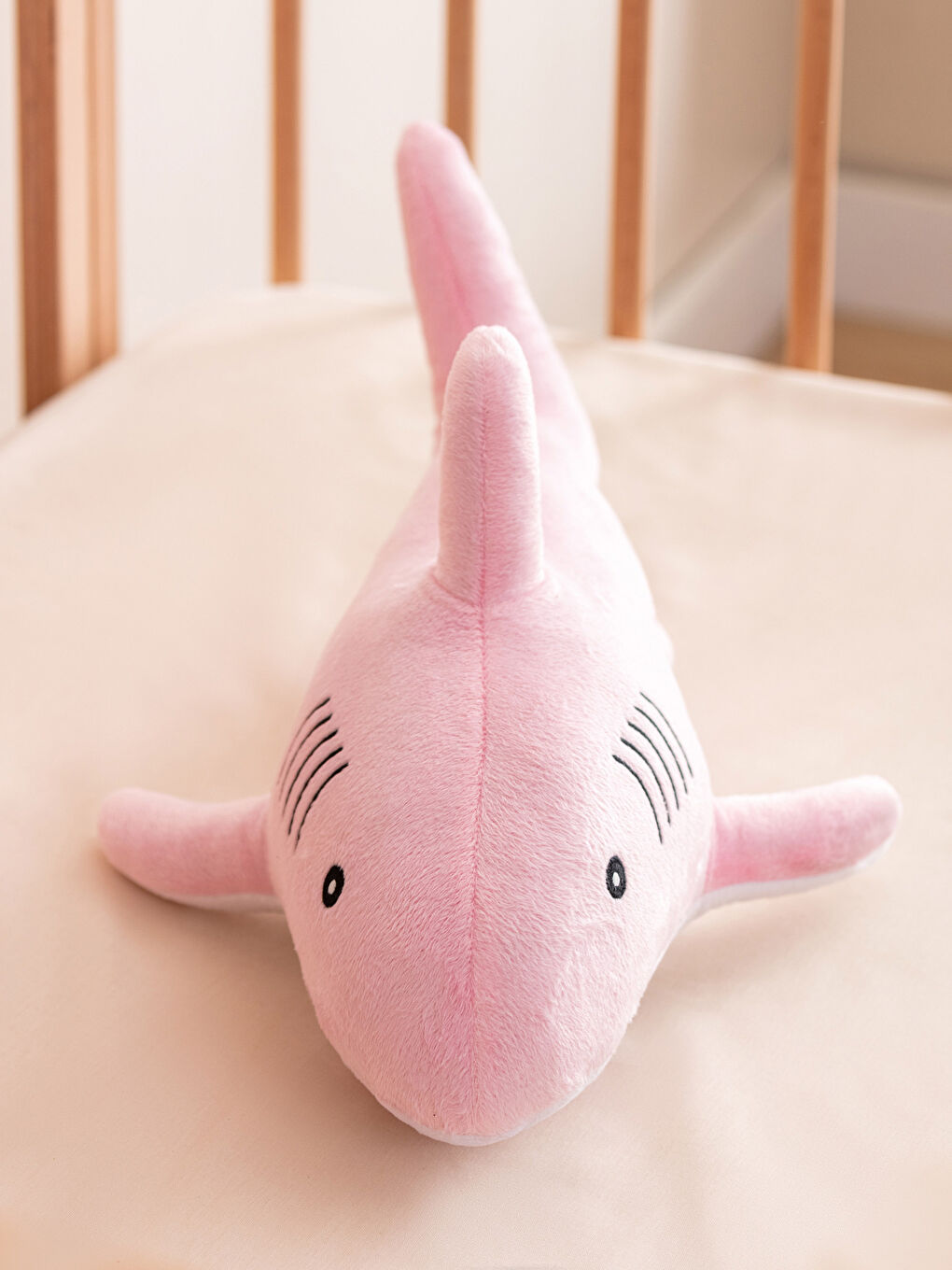 Pembe Köpek Balığı Pelüş Dolgulu Kırlent-1