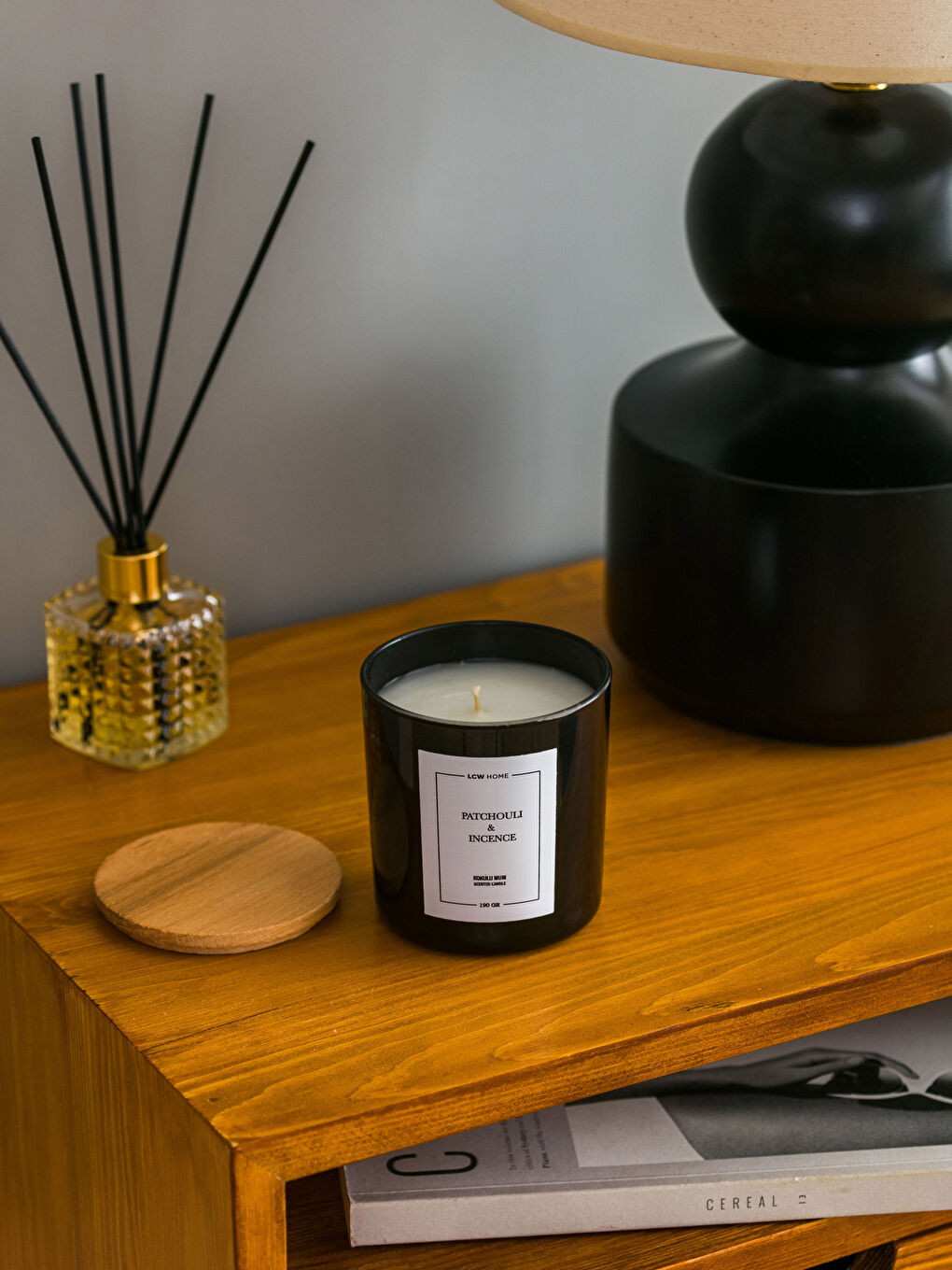 Siyah Paçuli Kokulu Dekoratif Bardak Mum 190 g-1