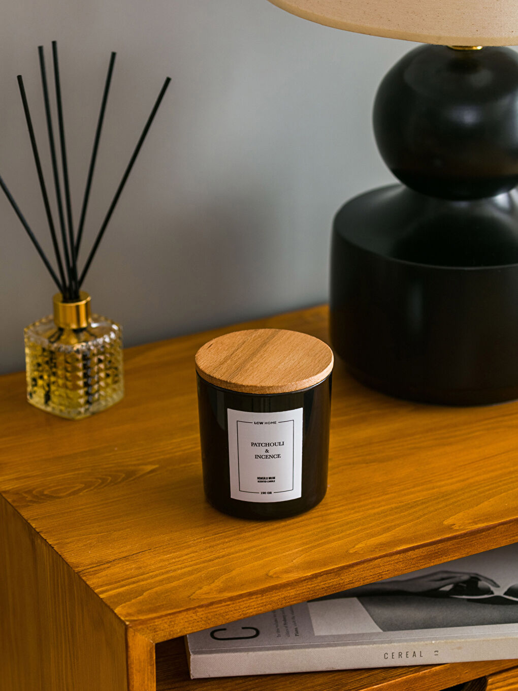 Siyah Paçuli Kokulu Dekoratif Bardak Mum 190 g-2