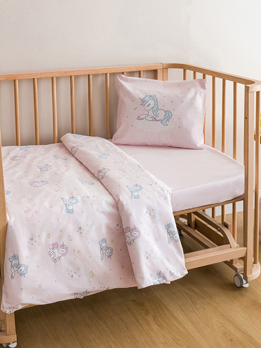 Karışık Desenli Pamuklu Bebek Nevresim Takımı