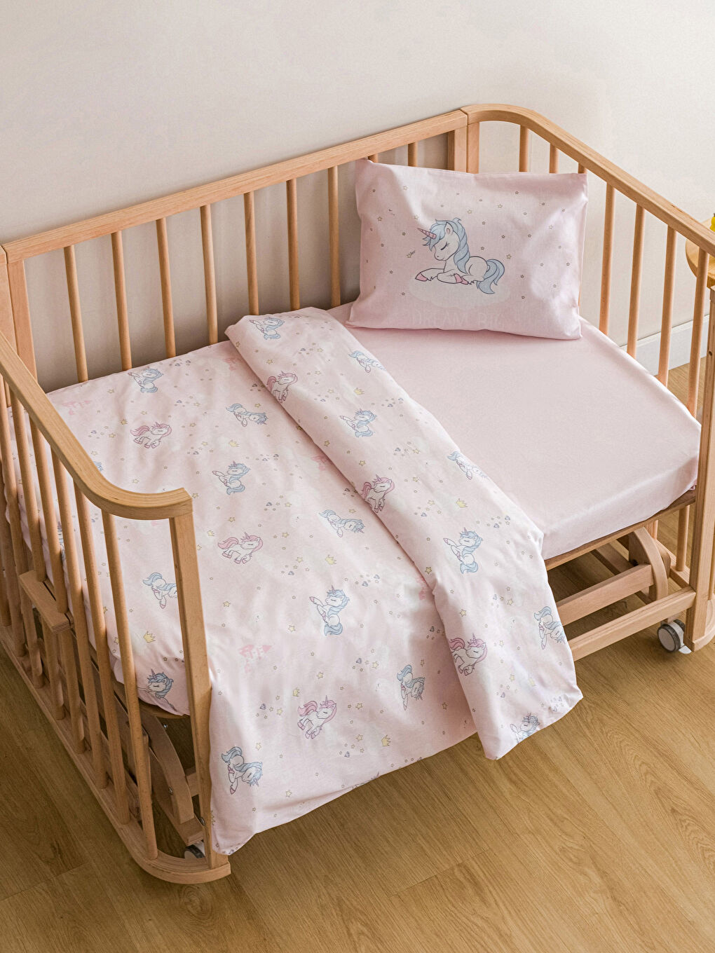 Karışık Desenli Pamuklu Bebek Nevresim Takımı-1