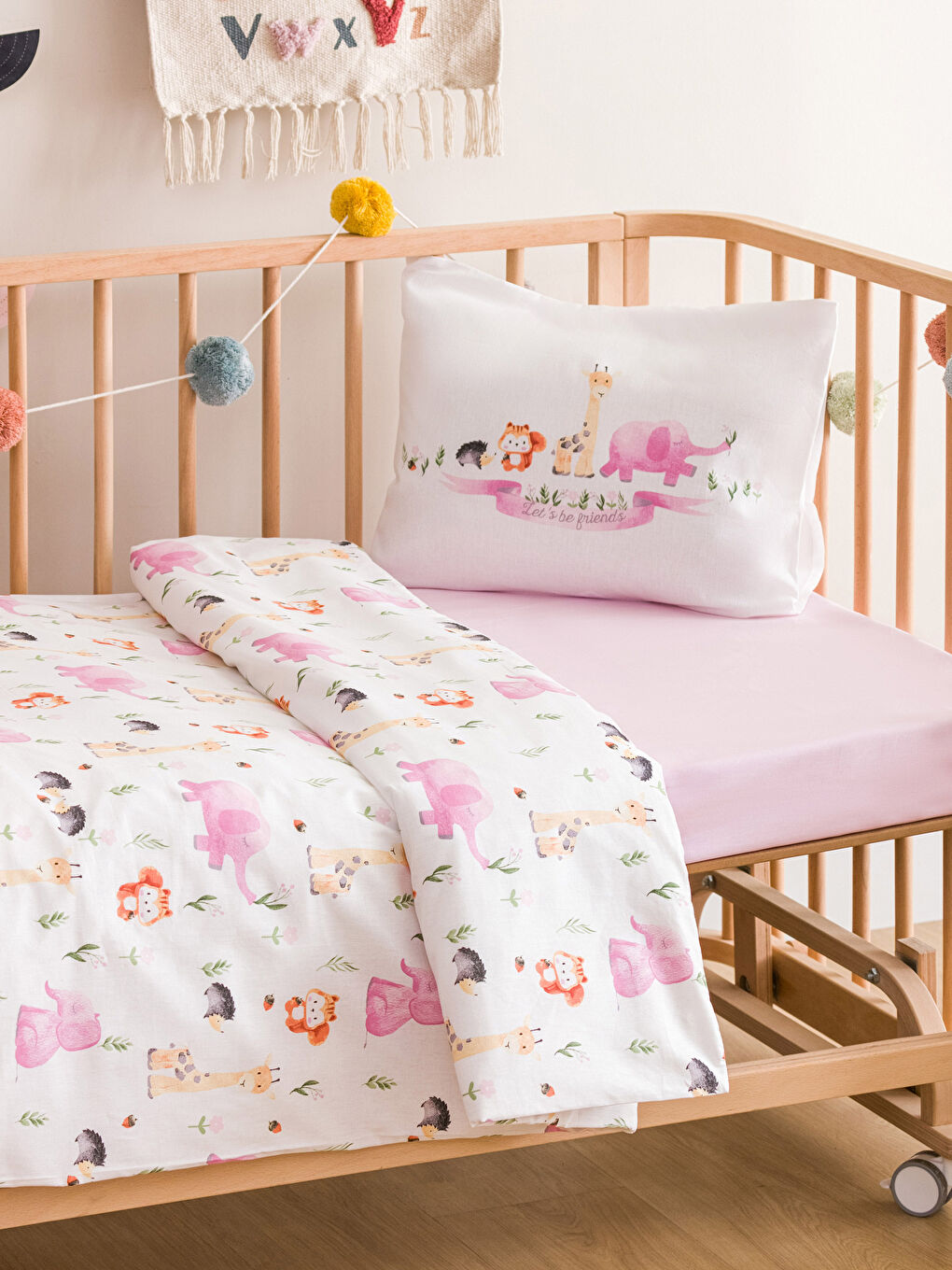 Karışık Desenli Pamuklu Bebek Nevresim Takımı