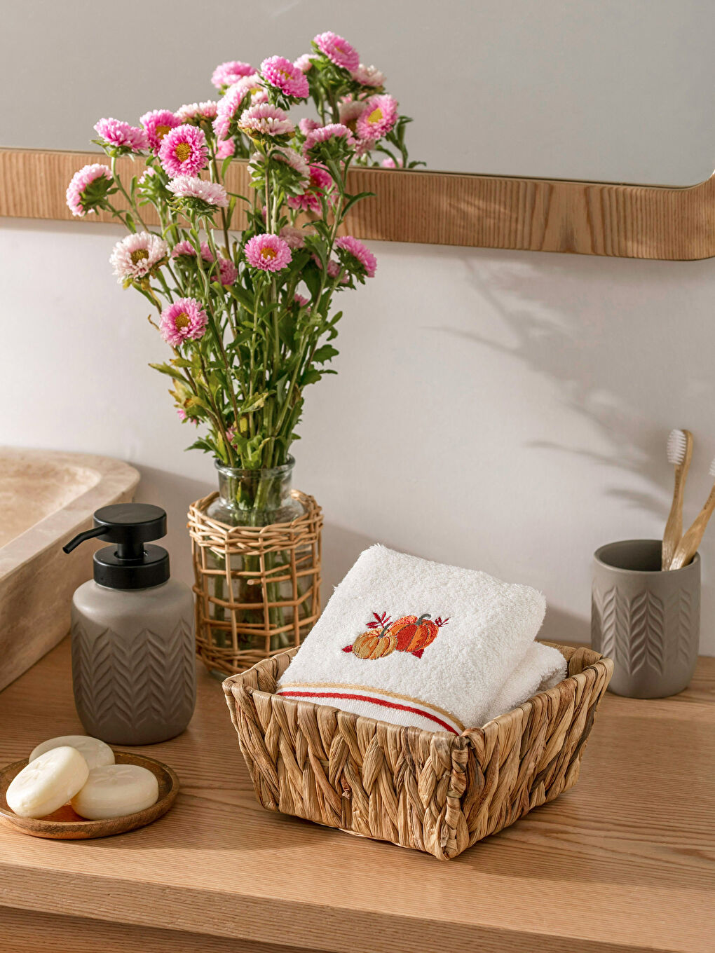 Embroidered Cotton Hand Towel 30x50 Cm-1