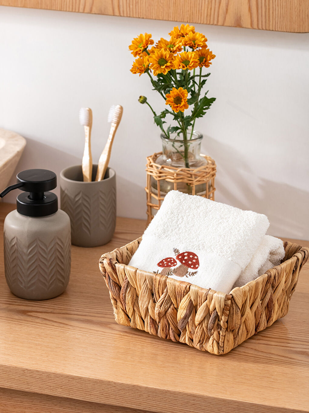 فوطة يد مطرزة 30x50 سم-1