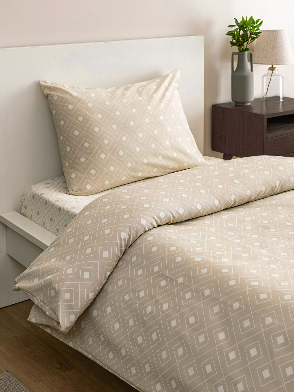 Karışık Geometrik Desenli Tek Kişilik Nevresim Takımı