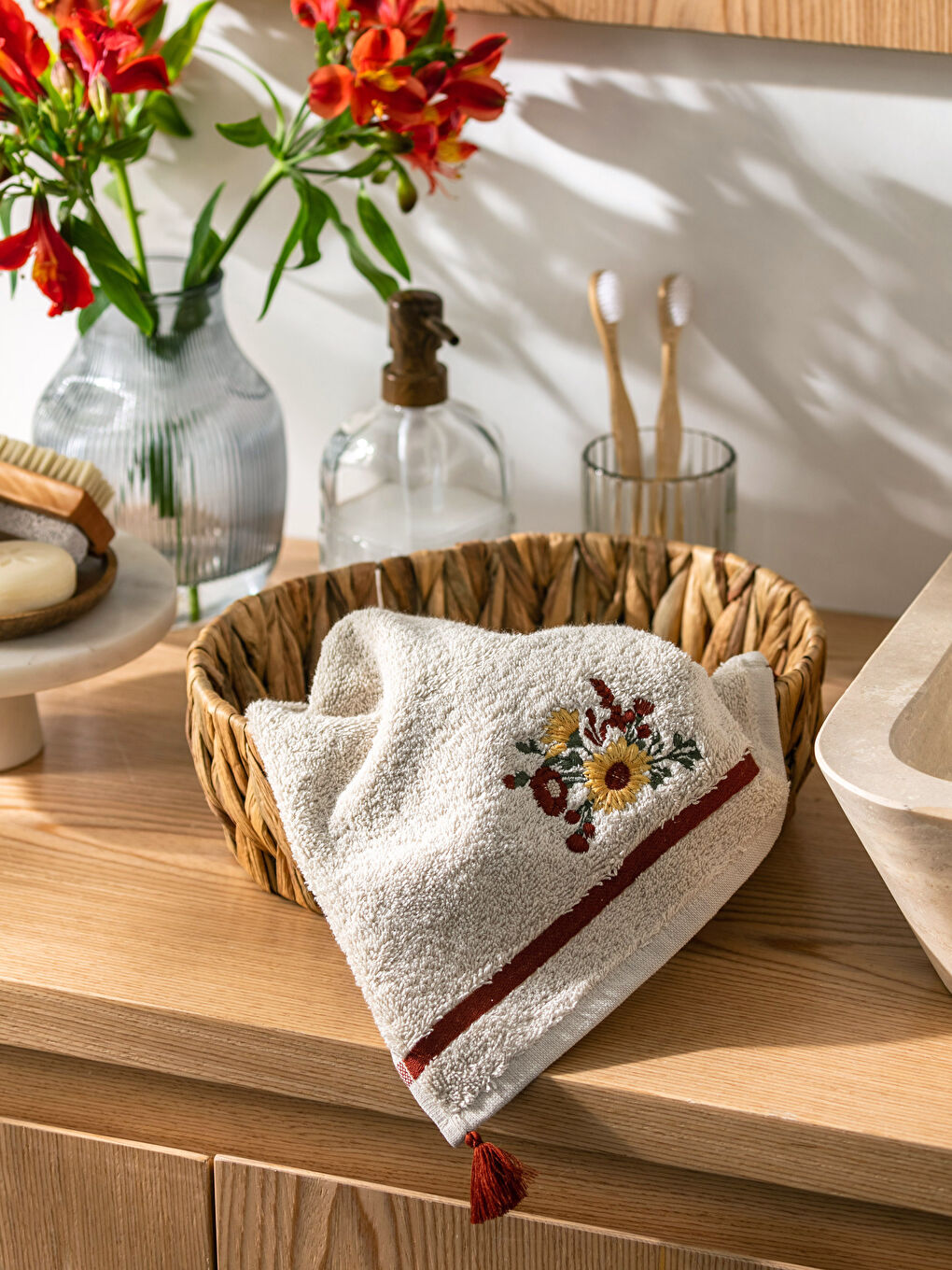 Bej Nakışlı Pamuklu El Havlusu 30x50 cm-1